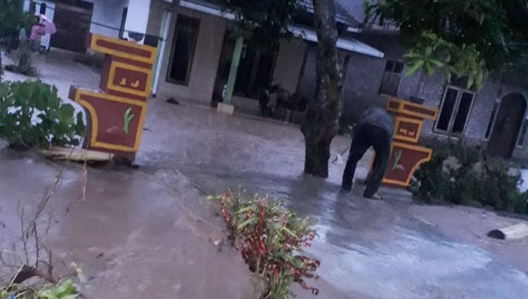 Dusun Licin Desa Lebakharjo Ampelgading Malang Mengalami Kebanjiran Akibat Hujan Lebat selat 6 Jam Pada Minggu (13/12). (FOTO: AJP TIMES Indonesia)