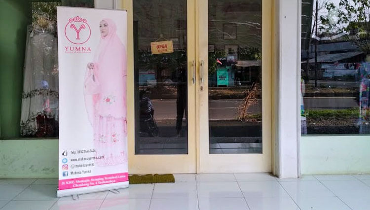 Toko produsen mukena Yumma di Tasikmalaya. (Foto: Asep Saepulloh/TIMES Indonesia)