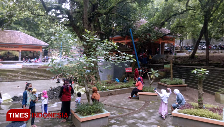 Upacara adat keduk beji di Sendang Tawun tetap dilakukan meskipun tidak seramai tahun sebelumnya. (Foto: Ardian Febri Tri H/TIMES Indonesia)