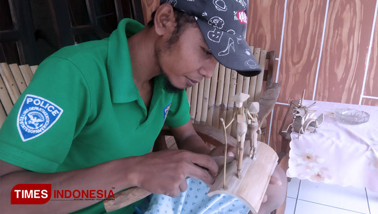 Salah satu hasil karya Sugiono. Pak RT yang ciptakan kerajinan kreatif bernilai rupiah (FOTO: Qomaruddin Hamdi /TIMES Indonesia)