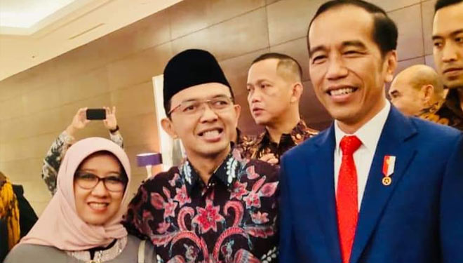 Presiden RI Jokowi (kanan) bersama KH Maman Imanulhaq (kiri) didampingi istri. Foto: dok Maman Imanulhaq for TIMES Indonesia