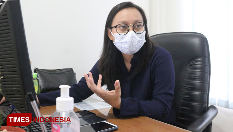 Kepala Cabang WOM Finance Palu, Ita Christy saat ditemui di ruangannya pada Rabu, (16/12/2020). (FOTO: Anang/TIMES Indonesia)
