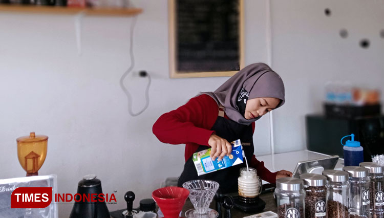 Kedai Abiqu Padang Selasa Palembang. (Foto: Rochman/TIMES Indonesia)