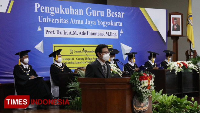 Prof Dr Ir AM Ade Lisantono M Eng resmi dikukuhkan sebagai Guru Besar Bidang Teknik Sipil UAJY. (FOTO: UAJY for TIMES Indonesia)
