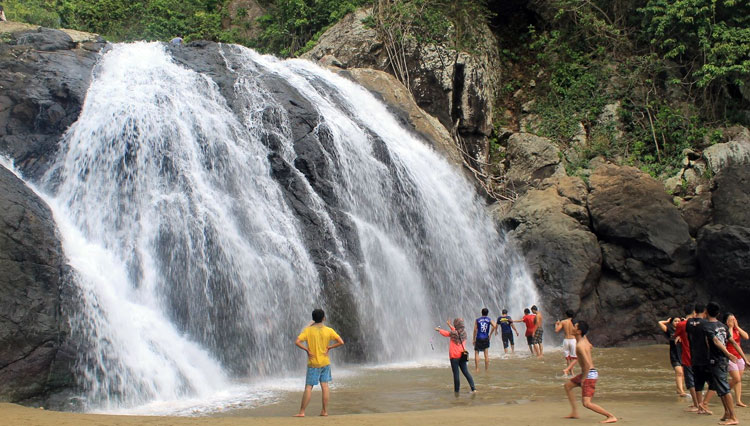 Air Terjun Banyu Anjlok. (FOTO: travelspromo)