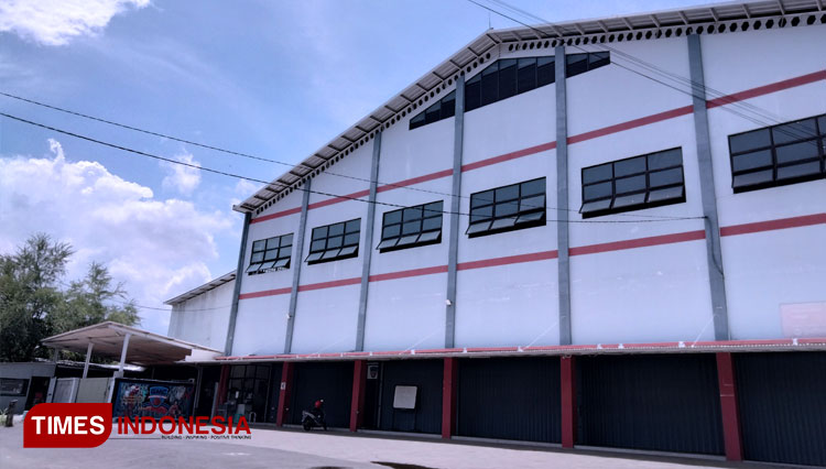 Suasana saat ini di depan Gor GMC Kesambi, Kota Cirebon (Foto: Ayu Lestari/TIMES Indonesia)