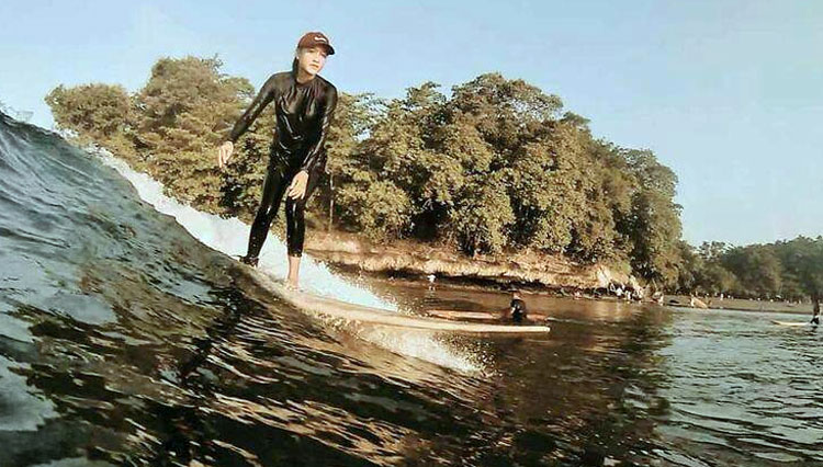 The surfer at Batu Karas Beach. (PHOTO: personal photography of the surfer, Fitri)