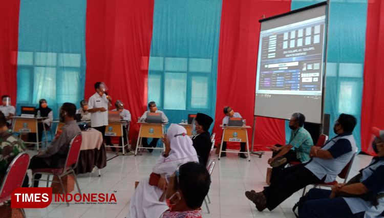 Pemaparan aplikasi 'Ketan Jahe', aplikasi bank data hasil inovasi Kecamatan Tegalampel yang bekerja sama dengan Pendamping Desa (FOTO: Moh Bahri/TIMES Indonesia).