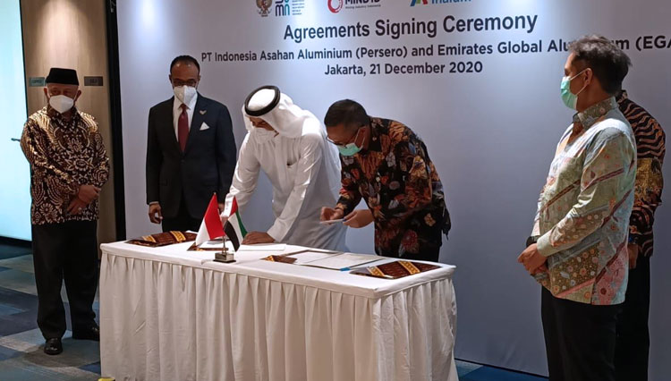 Penandatanganan kerjasama antara PT Indonesia Asahan Aluminium (Inalum) dengan Emirates Global Aluminium (EGA). (Foto: Dokumentasi Kemenlu) 