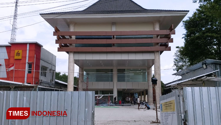 Sekretaris DaerahSekretaris Daerah b