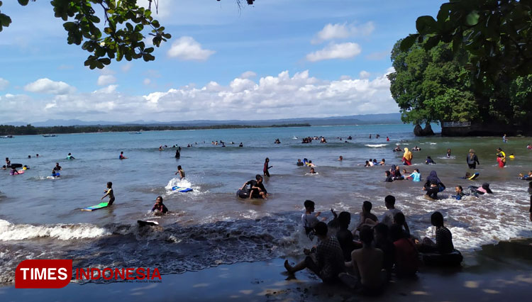 Batukaras Beach, one of the aquatic tourist attractions in Pangandaran. (PHOTO: Doc. TIMES Indonesia)