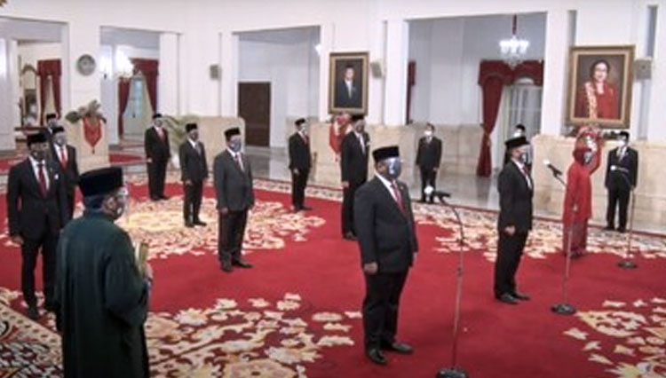 Pelantikan 6 menteri baru Kabinet Indonesia Maju. (FOTO: Tangkapan Layar YouTube Setkab)