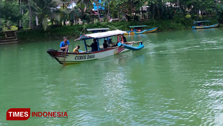 Perahu di objek wisata sungai Green Canyon Pangandaran. (Foto: Dinar/TIMES Indonesia)