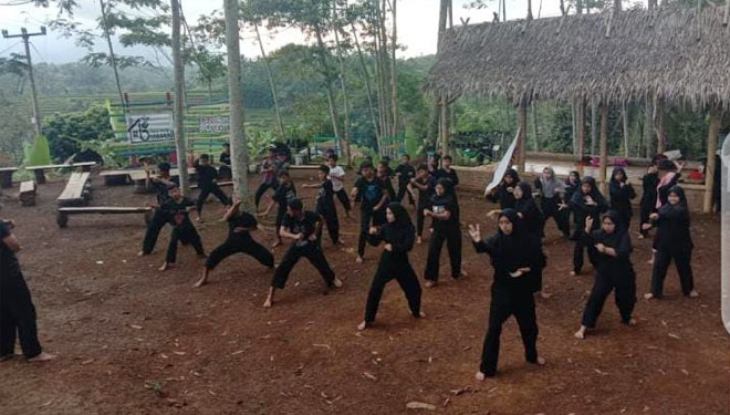 Kegiatan Sekolah Alam Binangkit di Tasikmalaya (Guntur Hermawan/Sabangkit)