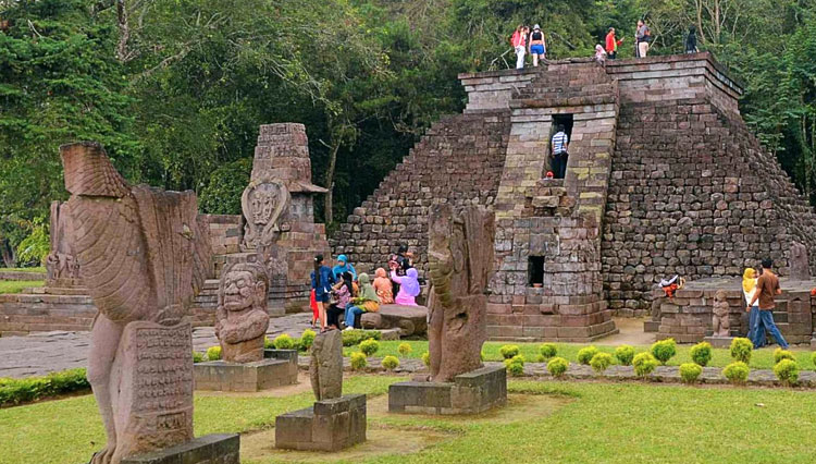 Menilik Eksotisme Candi Sukuh yang Kaya Relief Berbau Erotisme