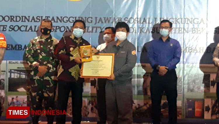 Pertahankan Prestasi di Bidang CSR, Hankook Tire Raih Penghargaan dari Pemkab Bekasi