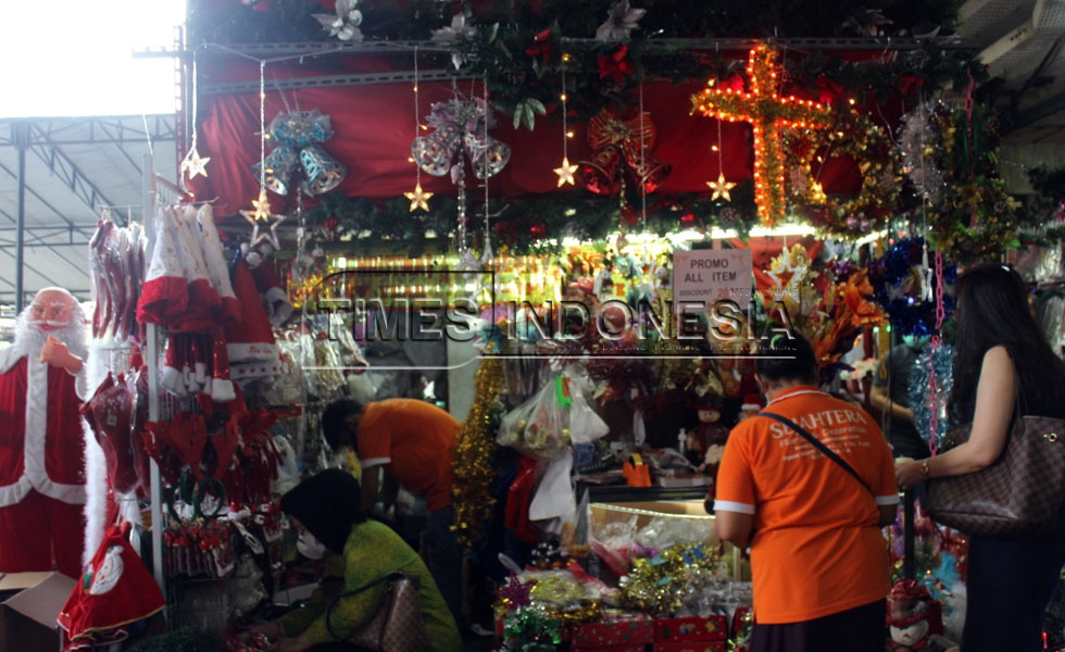 Pernak-Pernik Natal di Pusat Perbelanjaan Legendaris Surabaya