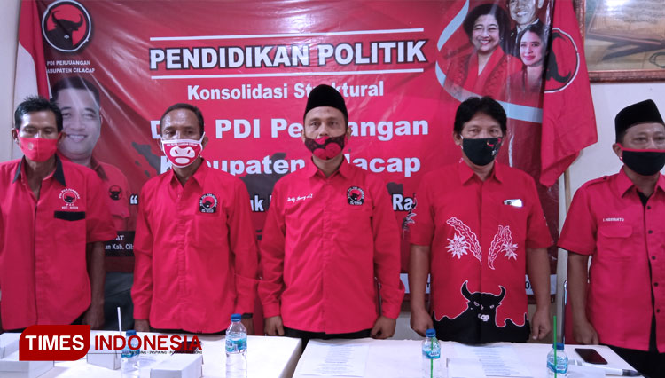 Situasi konsolidasi PDI Perjuangan Cilacap. (Foto: Estanto Prima Yuniarto/TIMES Indonesia)