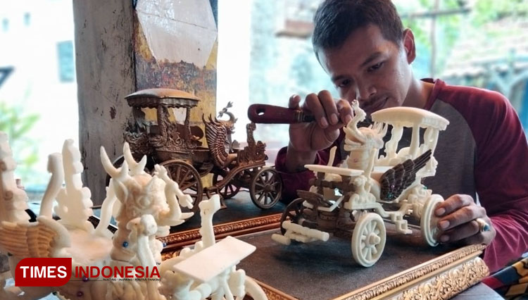 Warga Cirebon Sulap Limbah Styrofoam Jadi Miniatur Menarik