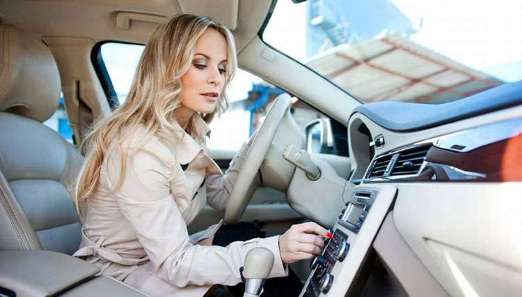 Libur Panjang Bikin Macet, 5 Playlist Lagu Ini Bakal Menemanimu Dikala Bosan di Jalan