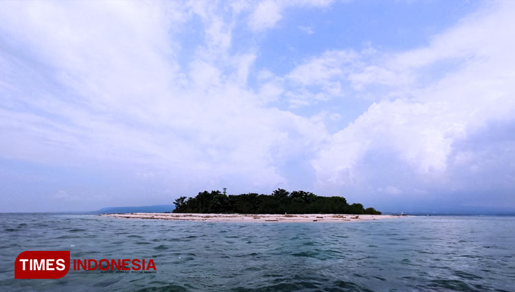 Pulau Tabuhan Banyuwangi. (FOTO: Agung Sedana/TIMES Indonesia)