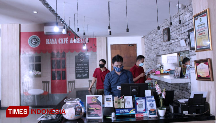 Raya-Cafe-and-Resto-Madiun-2.jpg