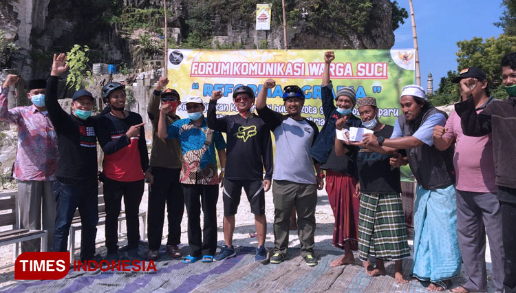 Warga Desa Suci 4