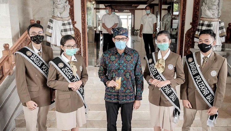 Menteri Sandi di Poltekpar Bali b