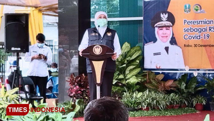 Gubernur Jatim memberikan pidato dalam peresmian RS Paru Jember sebagai RS Rujukan Covid-19 Jawa Timur, Rabu (30/12/2020). (Foto: Devidia Tri Ayudiansyah/TIMES Indonesia)
