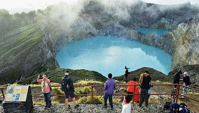 Wisata Danau Kelimutu di Ende Flores NTT. (mongabay.co.id)