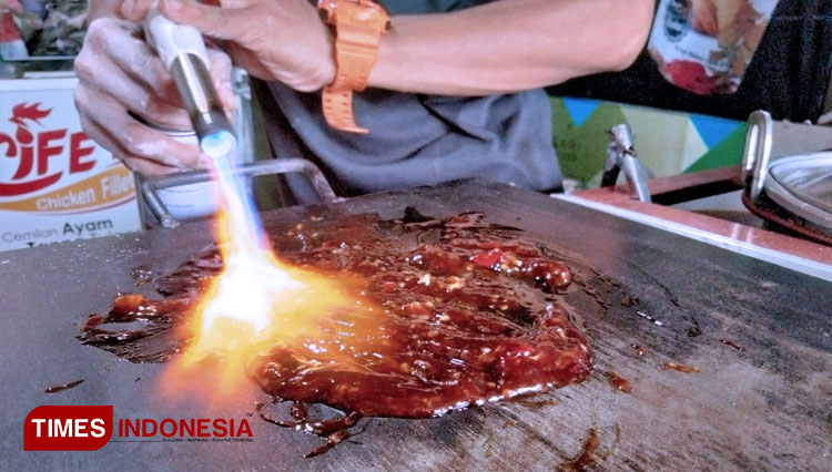 Crispy Grilled Chicken with sambal. (PHOTO: Dede Sofiyah/TIMES Indonesia)