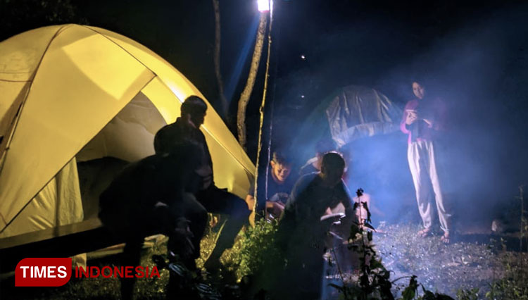 Suasana malam hari di Perkemahan Bukit Blater (Foto: Dinar/TIMES Indonesia)