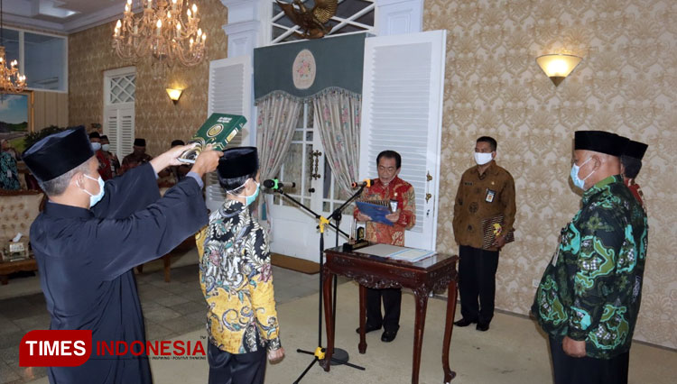 Bupati Banjarnegara, Budhi Sarwono melantik direktur PDAM Banjarnegara Periode 2021–2025 (FOTO : Kominfo for TIMES Indonesia)