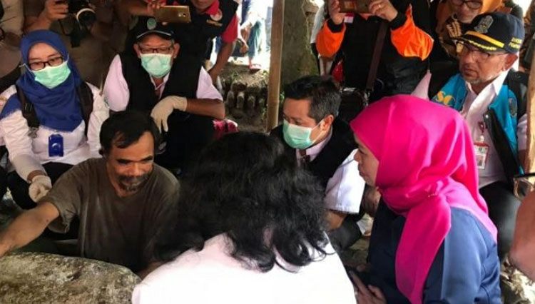 Pelepasan pasung pada orang dengan gangguan jiwa. (Foto: dok. Dinsos Jatim)