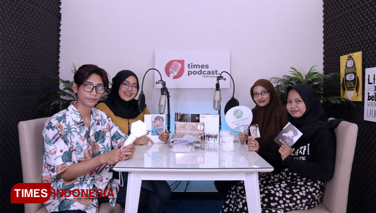 Kpopers saat menjadi narasumber TIMES Podcast. (Foto: Khusnul Hasana/TIMES Indonesia)