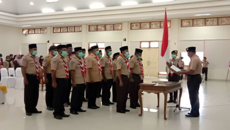 Pengukuhan pengurus LKP dan Kwarcab Halteng. (Foto: Dok. Humas Kwarda Malut)