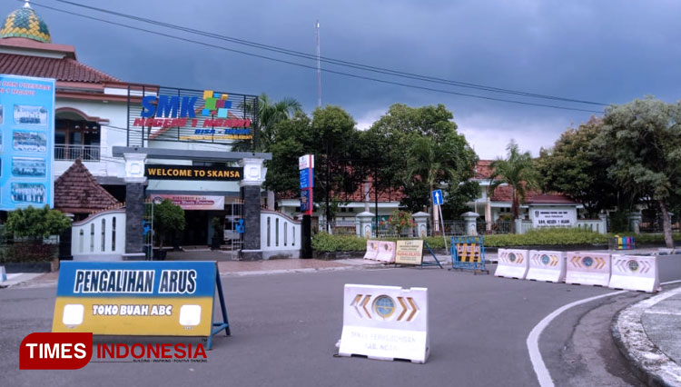 Bupati-Ngawi-ditutup-pada-hari-pertama-PPKM.jpg