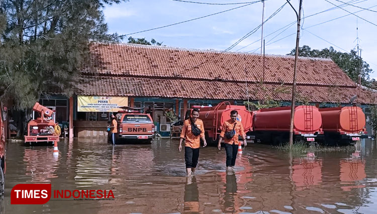 Kantor BPBD Kabupaten Indramayu yang terendam banjir. (Foto: Muhamad Jupri/TIMES Indonesia)