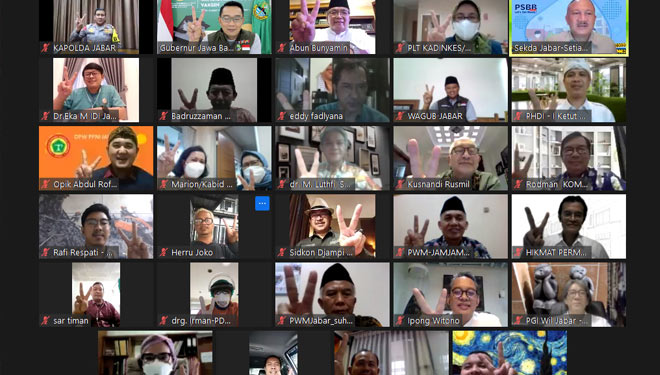 Konferensi video rencana vaksinasi, bersama organisasi profesi, tokoh agama, hingga masyarakat, dari Gedung Pakuan, Kota Bandung, Selasa (12/1/2021). (Foto: Humas Jabar)