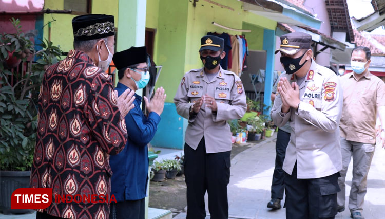 Kapolres Majalengka, AKBP Syamsul Huda bersilaturahmi ke sejumlah Tokoh Agama di Majalengka. (FOTO: Humas Polres Majalengka for TIMES Indonesia)