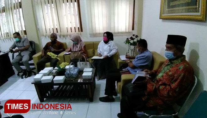 Komisi 4 DPRD Tuban saat kunjungan kerja di Dinas Sosial Pemberdayaan Perempuan dan Anak (Dinsos P3A) Kabupaten Tuban (13/01/2021) (Ahmad Istihar/TIMES Indonesia) 