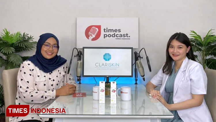 Dokter dari klinik kecantikan Clariskin, Dokter Jeane Wongso (kanan) saat menjadi narasumber di TIMES Podcast, Selasa (12/1/2021). (Foto: Khusnul Hasana/TIMES Indonesia)
