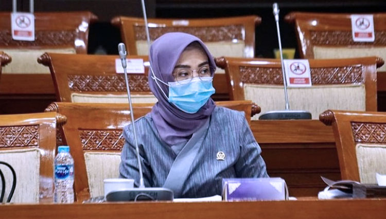 Anggota DPR RI Komisi III Fraksi NasDem, Eva Yuliana saat mengikuti rapat dengar pendapat di Senayan, Jakarta (FOTO: Instagram/Eva Yuliana)