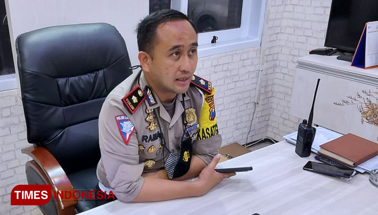 Kasatlantas Polresta Malang Kota, Kompol Ramadhan Nasution saat ditemui awak media di ruang kerjanya. (Foto: Rizky Kurniawan Pratama/TIMES Indonesia)