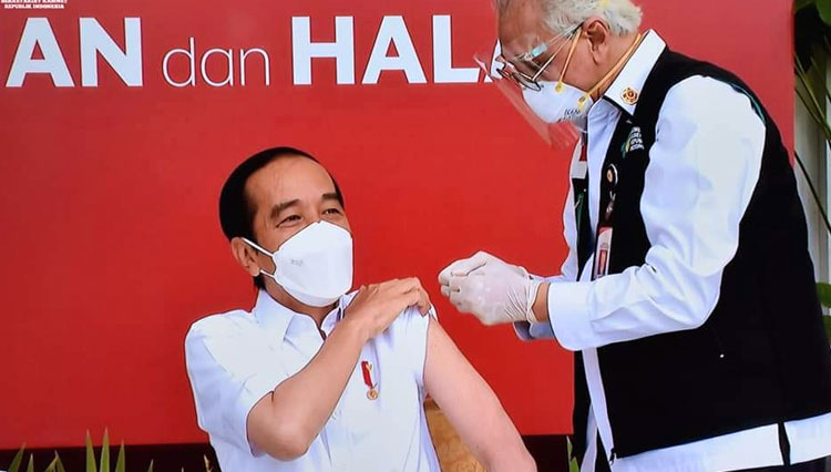 Presiden RI Jokowi saat disuntik vaksin Covid-19. (FOTO: Setkab RI) 