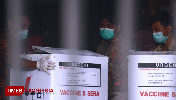 Pemerintah Kota Surabaya menerima sebanyak 33.420 ribu dosis vaksin Covid-19 dari Pemerintah Provinsi Jawa Timur. (FOTO: Adhitya Hendra/TIMES Indonesia)