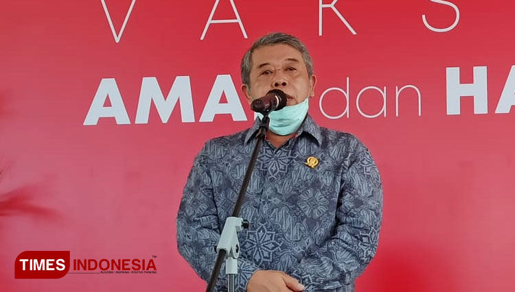 Ketua DPRD Jatim, Kusnadi saat melakukan sambutan dalam kegiatan vaksinasi Jatim, Kamis  (14/1/2021). (Foto: Lely Yuana/TIMES Indonesia)