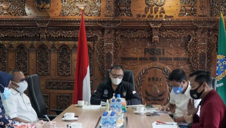 Ketua Umum PSSI, Mohammad Iriawan saat membentuk Tim Ad-Hoc di Jakarta (foto: Dokumen/PSSI) 