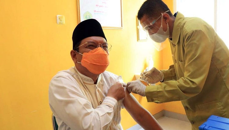 Plt. Bupati Indramayu Taufik Hidayat saat simulasi vaksinasi Covid-19 beberapa waktu lalu.(Foto: Diskominfo Kabupaten Indramayu)