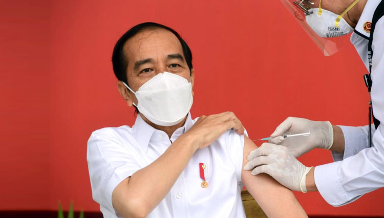 Presiden RI Joko Widodo menerima vaksin Covid-19 Sinovac pada Rabu (13/1/2021). (Foto: Dok TIN)